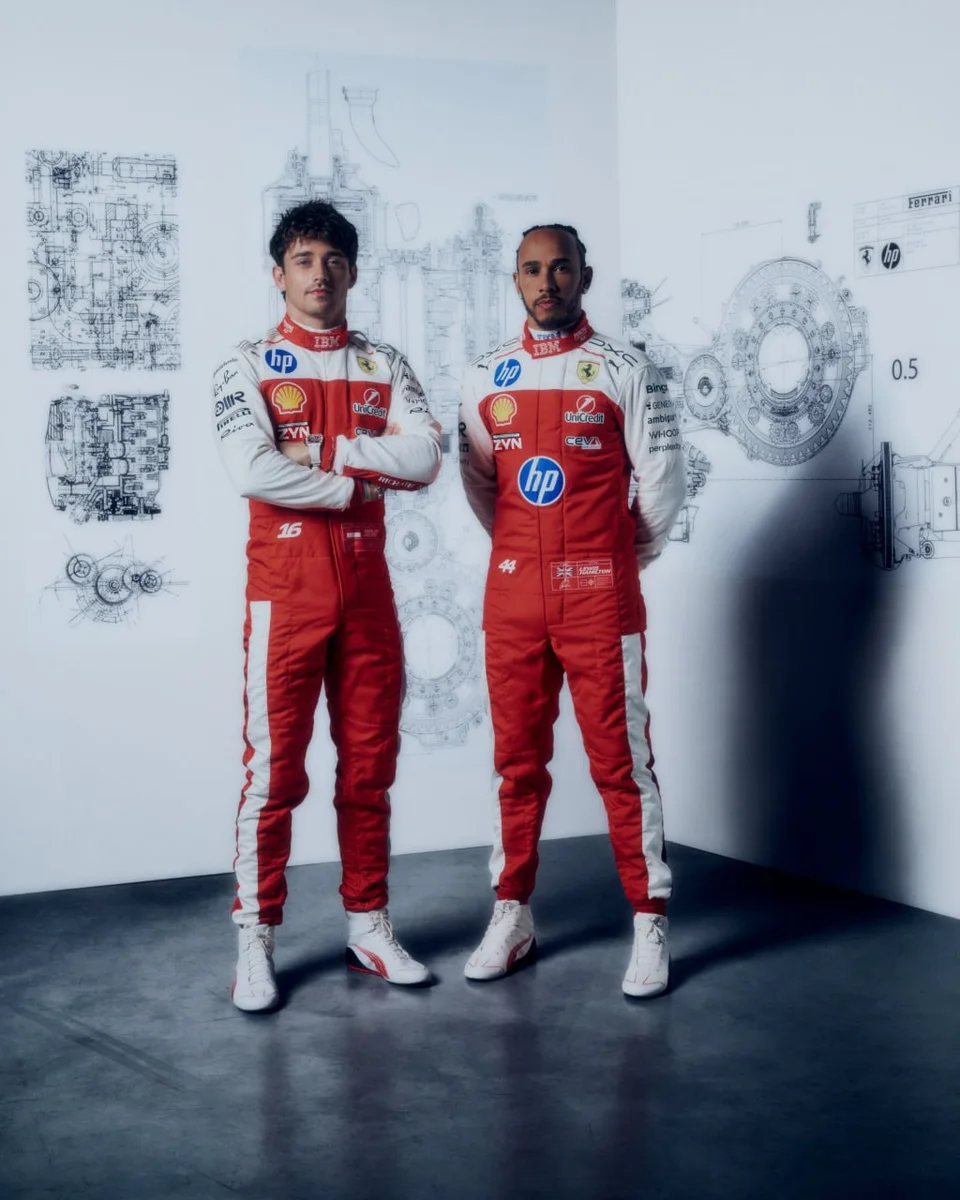 Foto: Ferrari, tute speciali di Leclerc e Hamilton