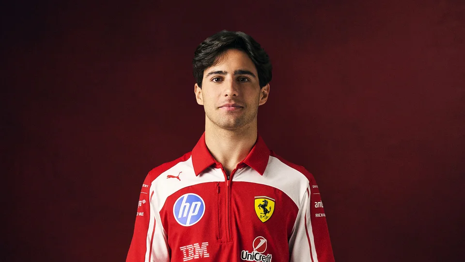 Rafael Camara in un ritratto ufficiale della Ferrari Driver Academy nel 2026.