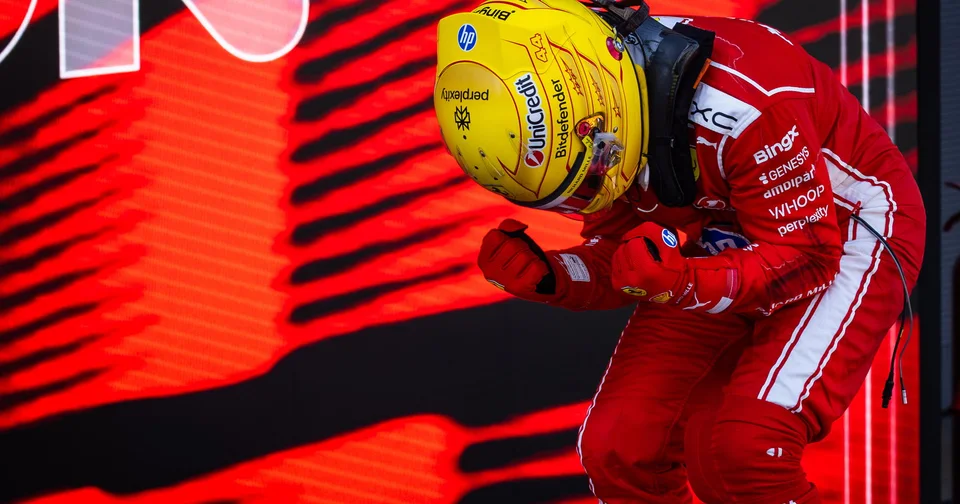 Lewis Hamilton festeggia una vittoria Ferrari nella stagione 2026