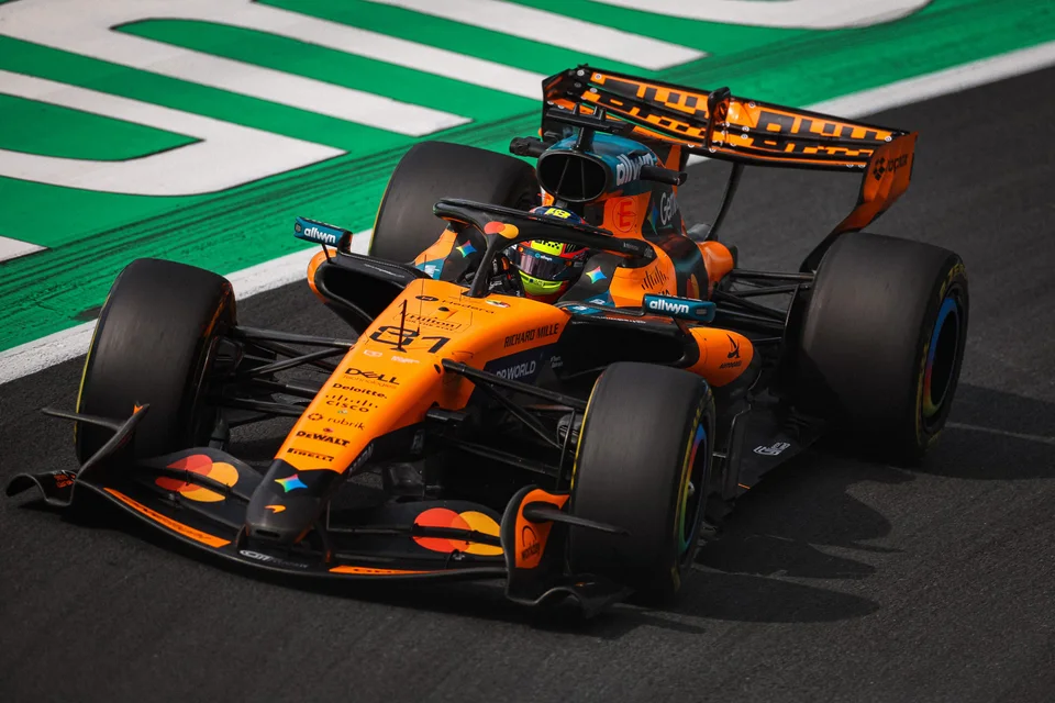 Oscar Piastri con la McLaren MCL40 in azione a Zandvoort nel 2026