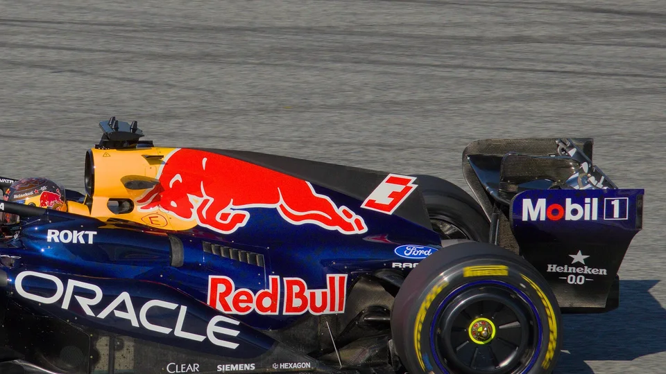 Retrotreno e ala posteriore della Red Bull RB22 numero 3 in pista durante il Gran Premio d'Austria 2026