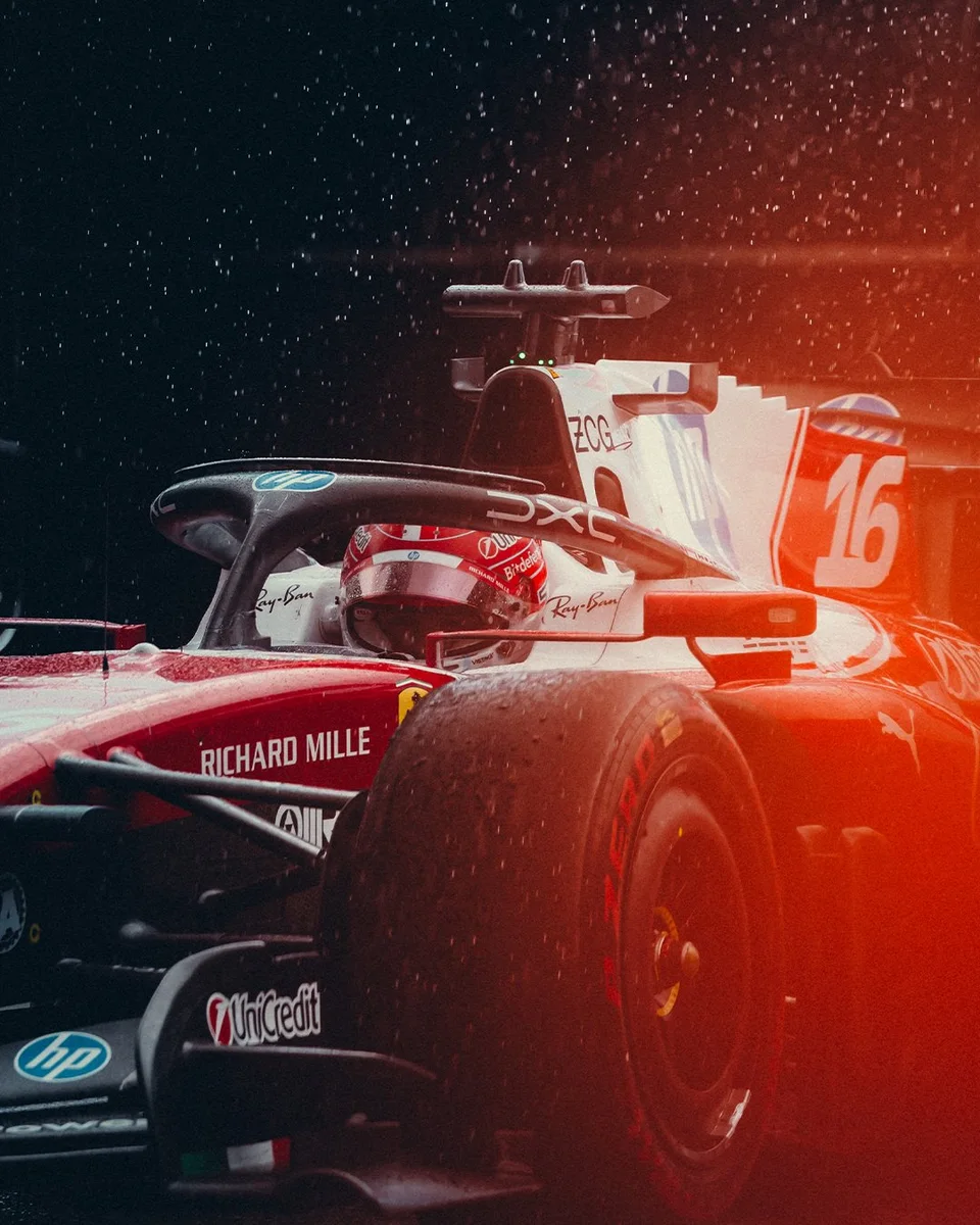 Charles Leclerc sulla Ferrari SF-26 sotto la pioggia a Zandvoort nel 2026.