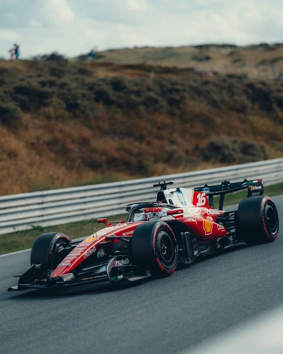 La Ferrari SF-26 di Charles Leclerc in pista durante il Gran Premio d'Olanda 2026