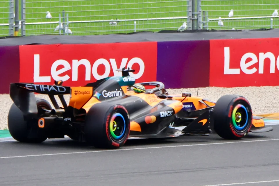 La McLaren MCL40 di Oscar Piastri durante il Gran Premio d'Australia 2026