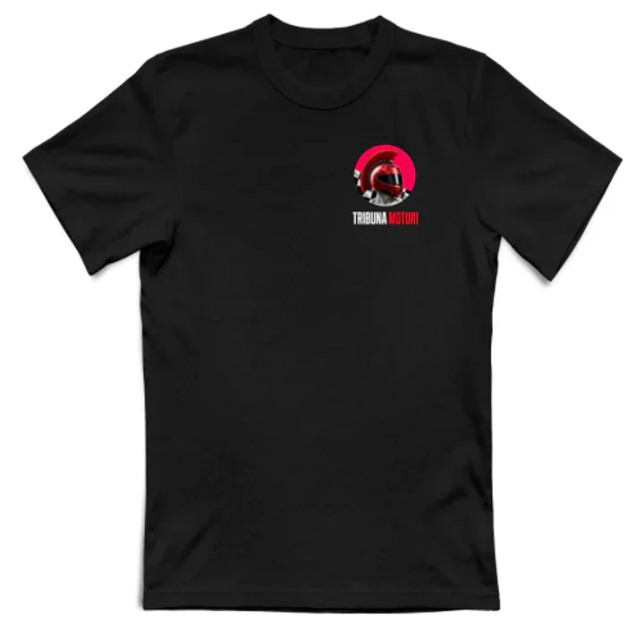 T-shirt nera Centurione Rosso con emblema Tribuna Motori sul petto.
