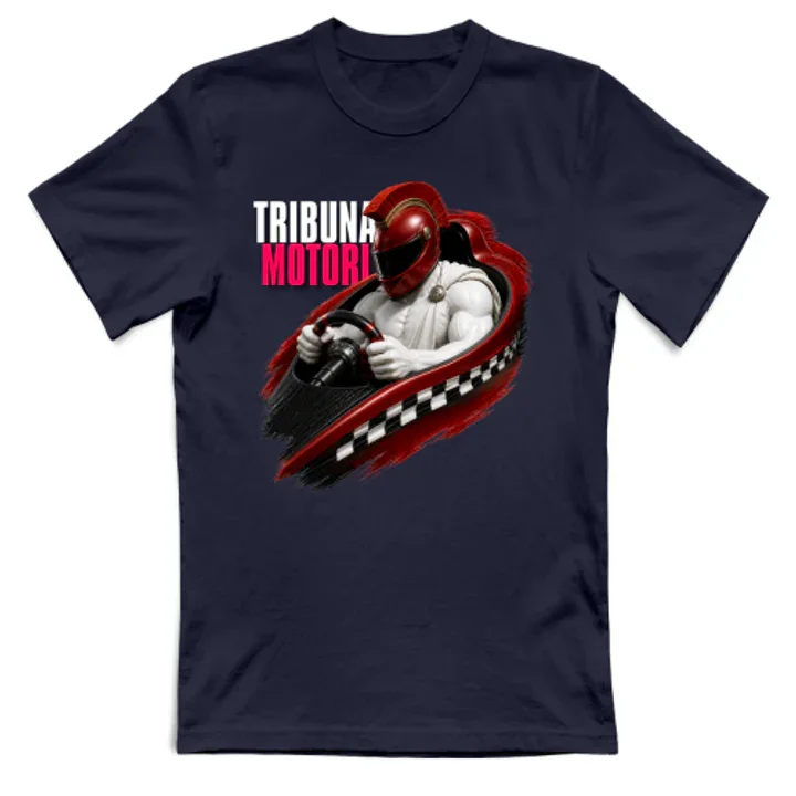 T-shirt blu Tribuna Motori Race con gladiatore, casco rosso e bandiera a scacchi.