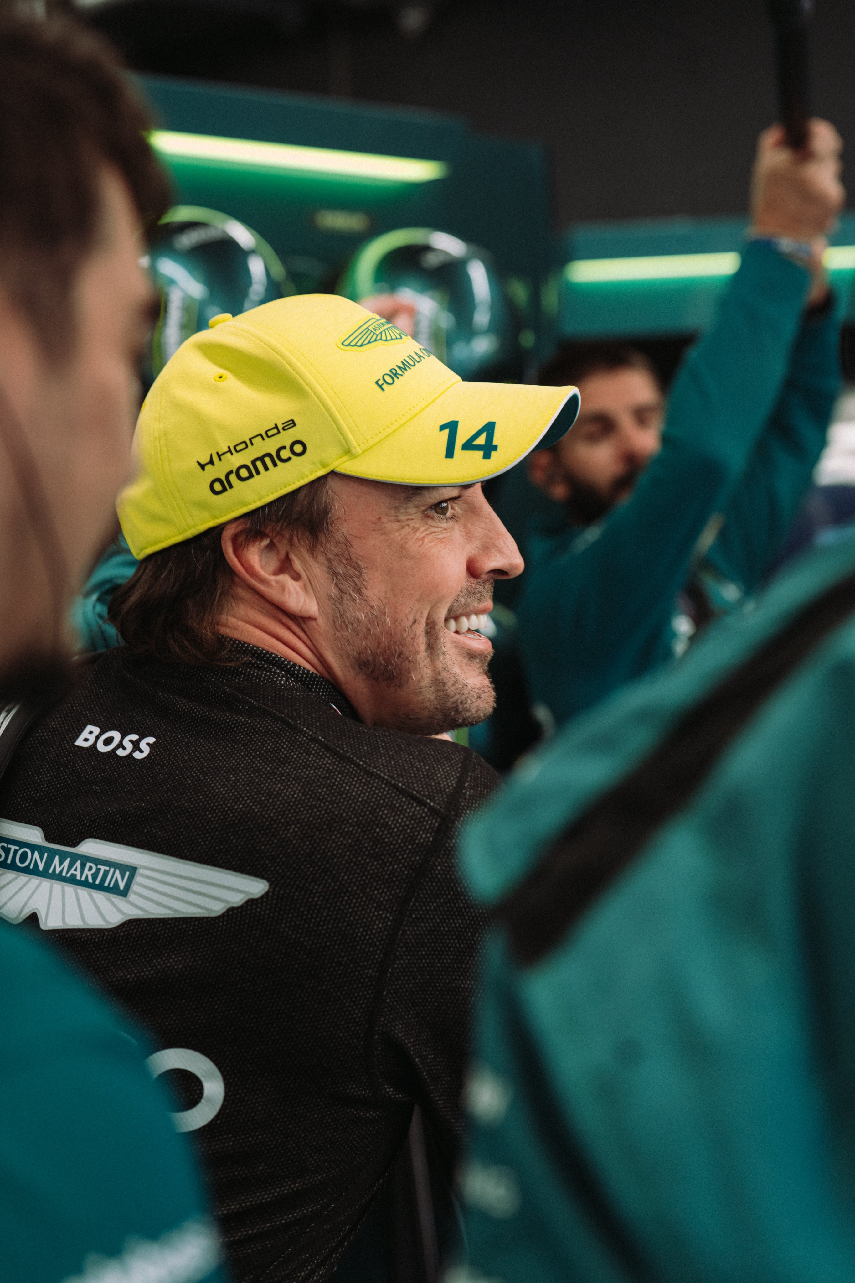 Fernando Alonso nel box Aston Martin durante il Gran Premio d'Olanda 2026