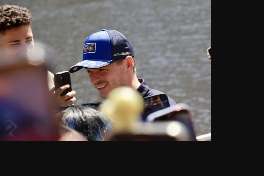 Max Verstappen incontra i tifosi al Red Bull Fan Zone di Melbourne il 5 marzo 2026